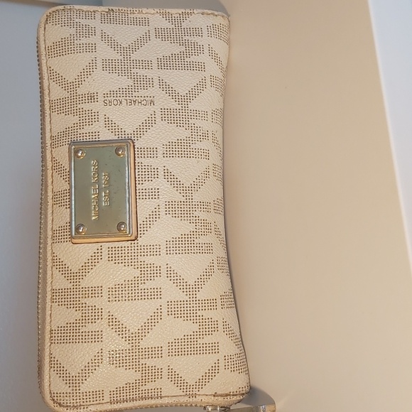 MICHAEL KORS WALLET - Picture 2 of 12